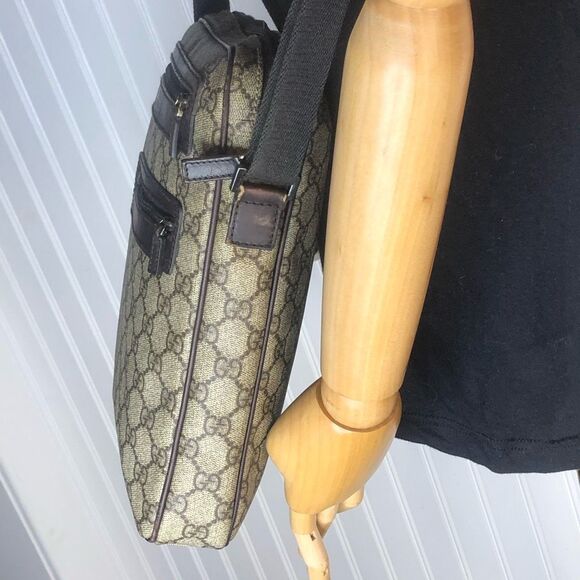 GUCCI GG Supreme Coated Canvas and Leather Crossbody Messenger Bag VINTAGE - Picture 4 of 17